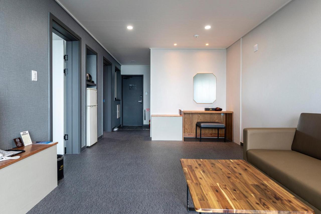 Aewol Stay In Jeju Hotel&Resort Exterior photo